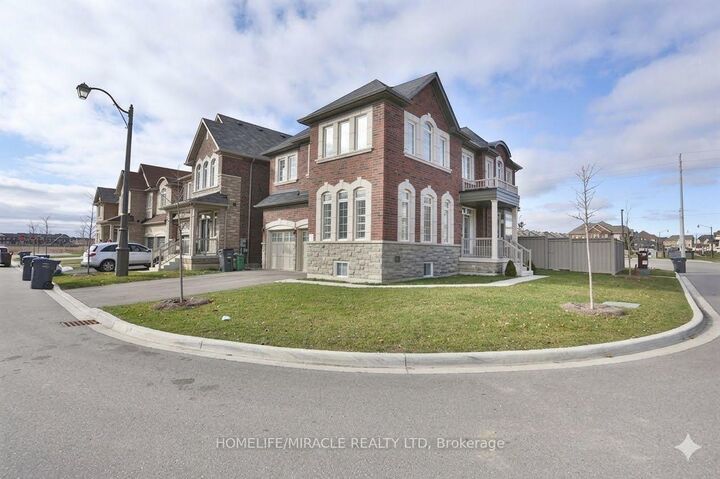 Property Photo: 8 Arrowstone Court ON L6R 3T5