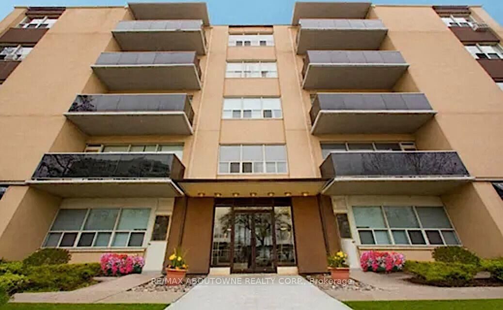 Property Photo:  300 St Clair Avenue W 506  ON M4V 1S4 