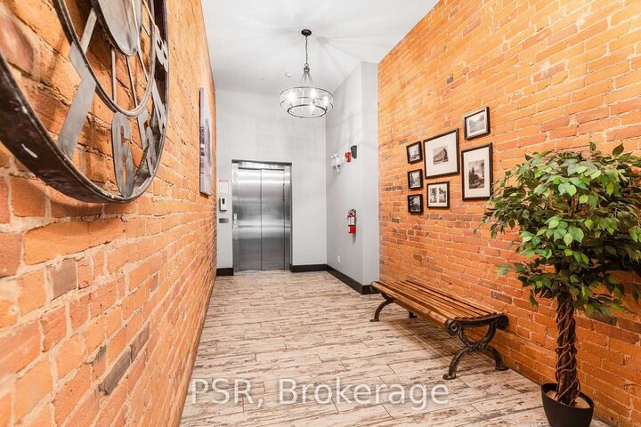 Property Photo:  2870 Dundas Street W 201  ON M6P 1Y8 
