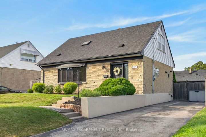 Property Photo:  151 Hixon Road  ON L8K 2C3 