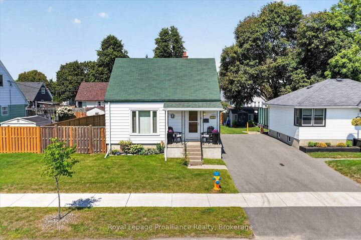 Property Photo: 732 Gillespie Avenue ON K9J 4B7