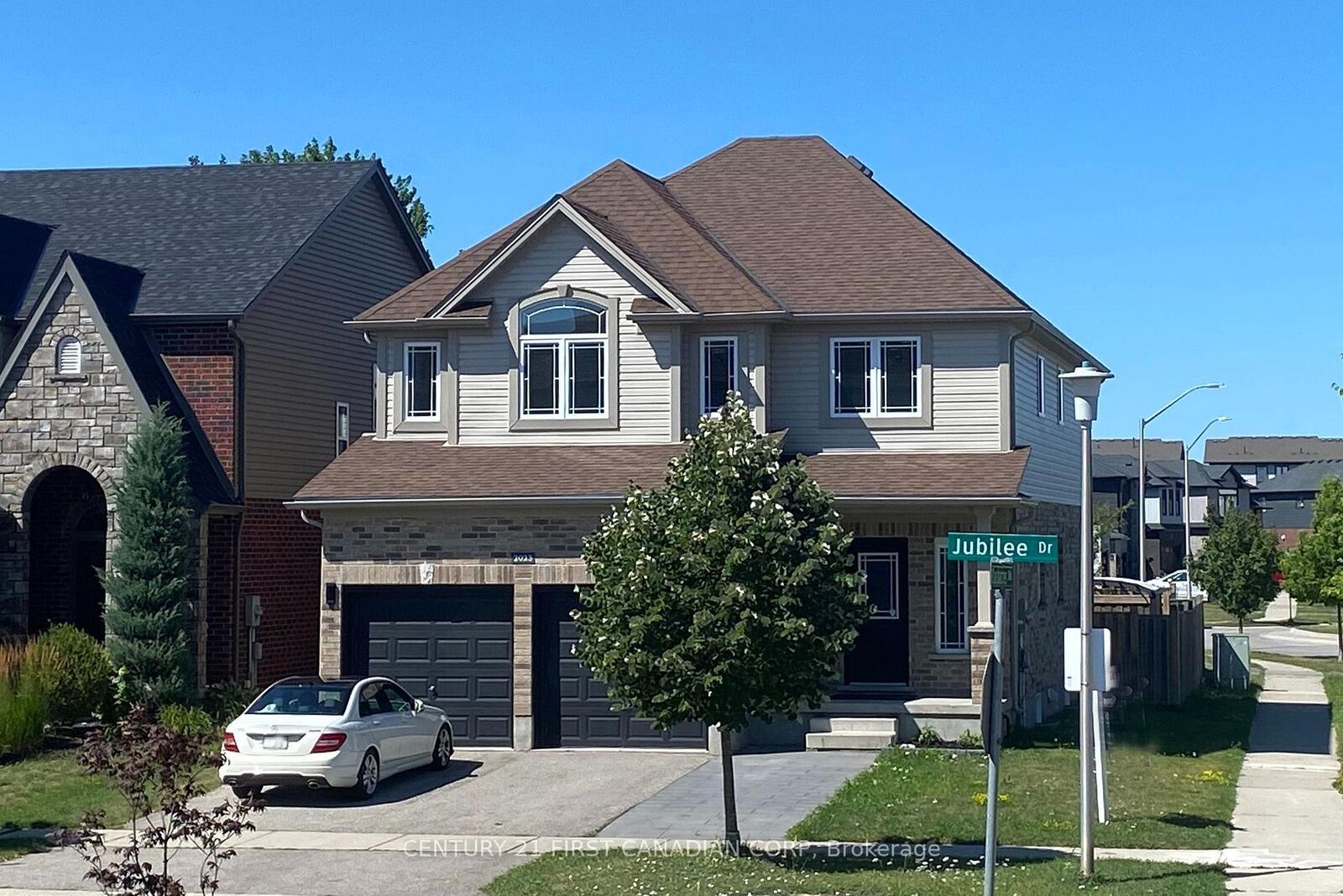 Property Photo: 2023 Jubilee Drive Upper Unit ON N6G 0H7