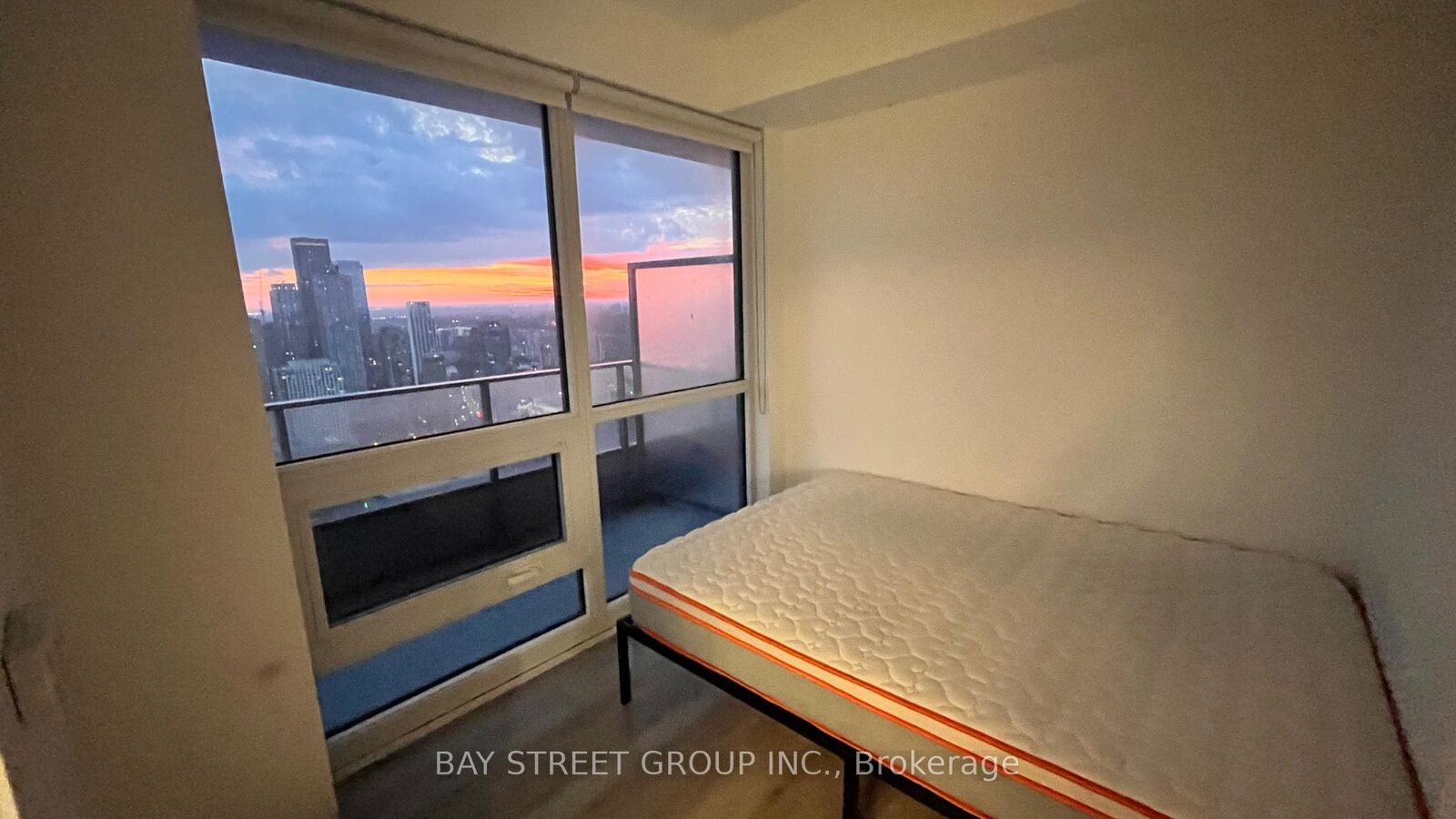 Property Photo:  395 Bloor Street E 4702  ON M4W 1H7 