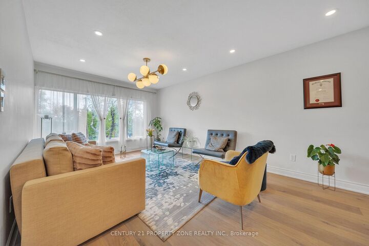 Property Photo: 122 Vista Boulevard ON L5M 1V9