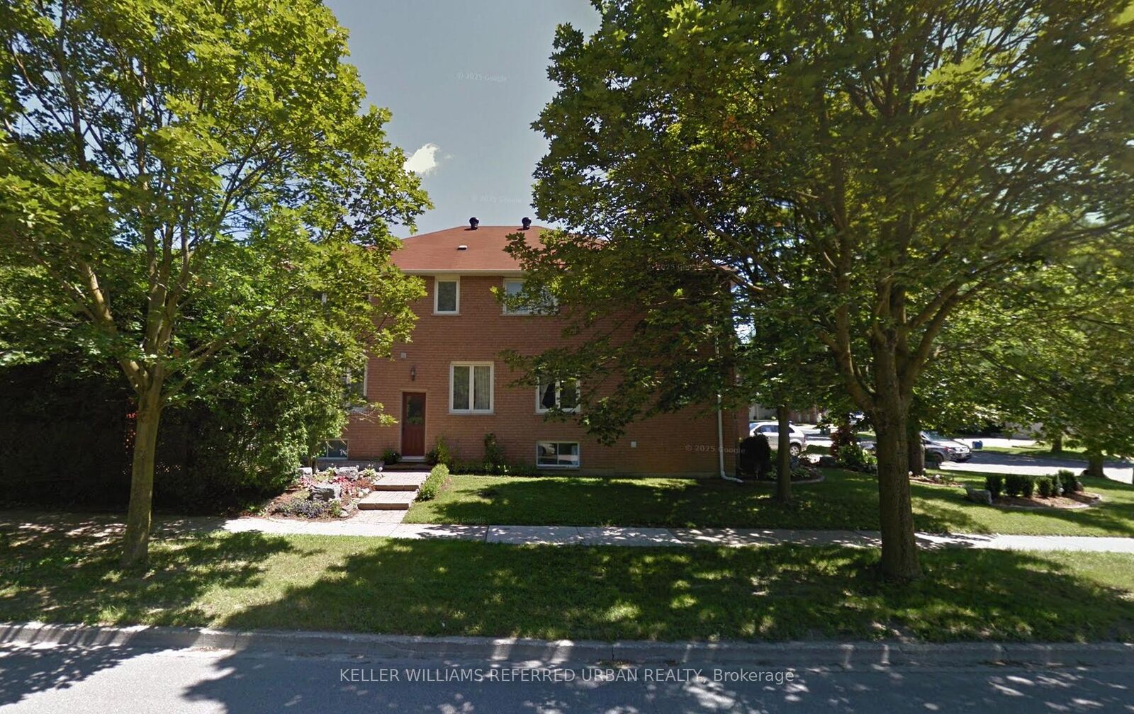 Property Photo: 132 Old Surrey Lane Lower ON L4C 8S6