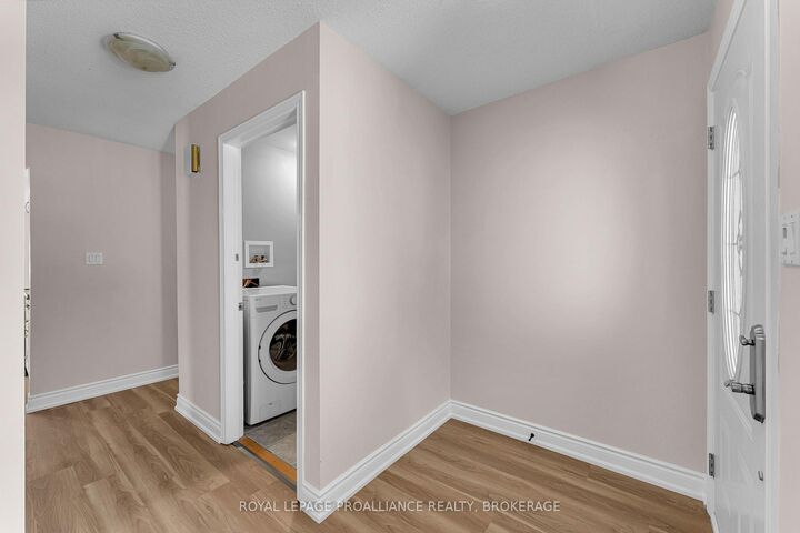 Property Photo: 542 Davis Drive ON K7M 8J6