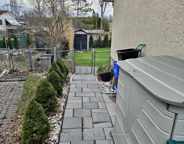 Property Photo:  7 Medhurst Drive Bsmt  ON K2G 3X7 