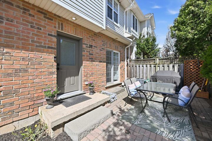 Property Photo:  1085 Harrogate Drive 35  ON L9K 1R2 