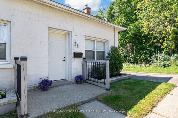Property Photo:  21 Cedar Street  ON N1S 1T8 