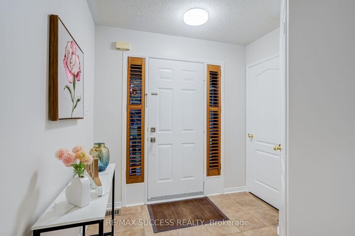 Property Photo: 54 Ferncroft Place ON L7A 3C8