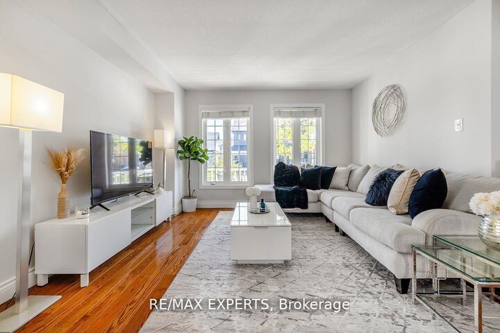 Property Photo: 10 Snowden Avenue ON L4M 7H3