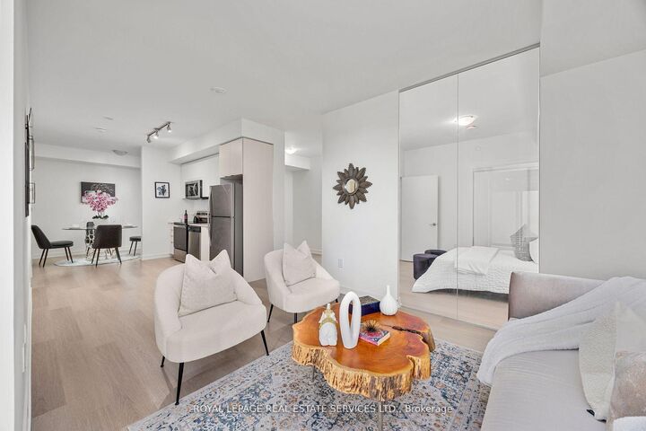 859 The Queensway N/A 608 — photo 1