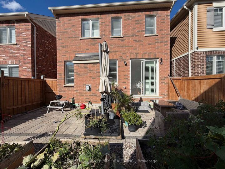 Property Photo:  176 Robert Parkinson Drive  ON L7A 4G8 