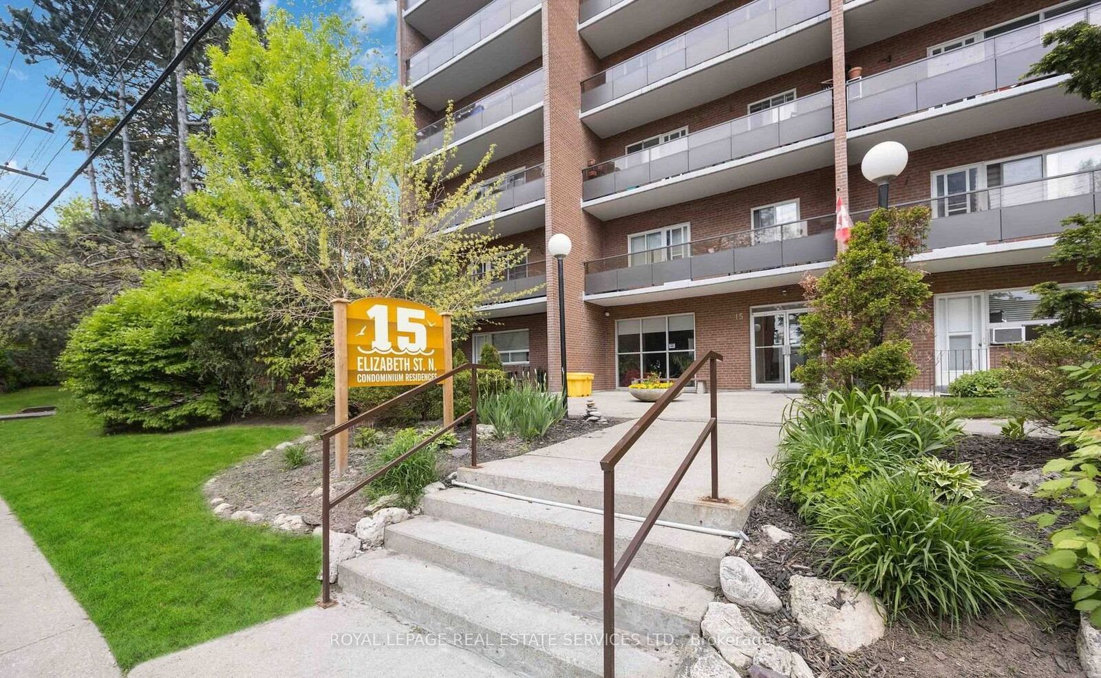 Property Photo:  15 Elizabeth Street N 203  ON L5G 2Z3 
