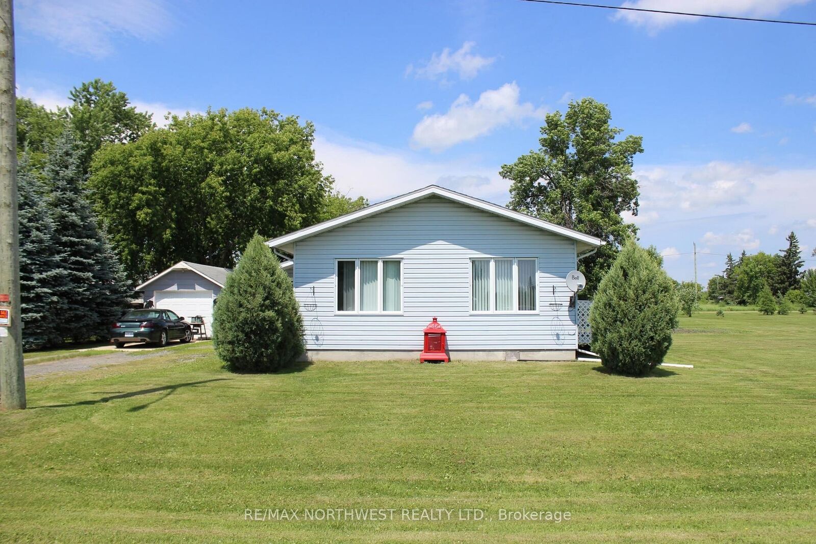 Property Photo:  705-707 Lorena Street  ON P0W 1L0 