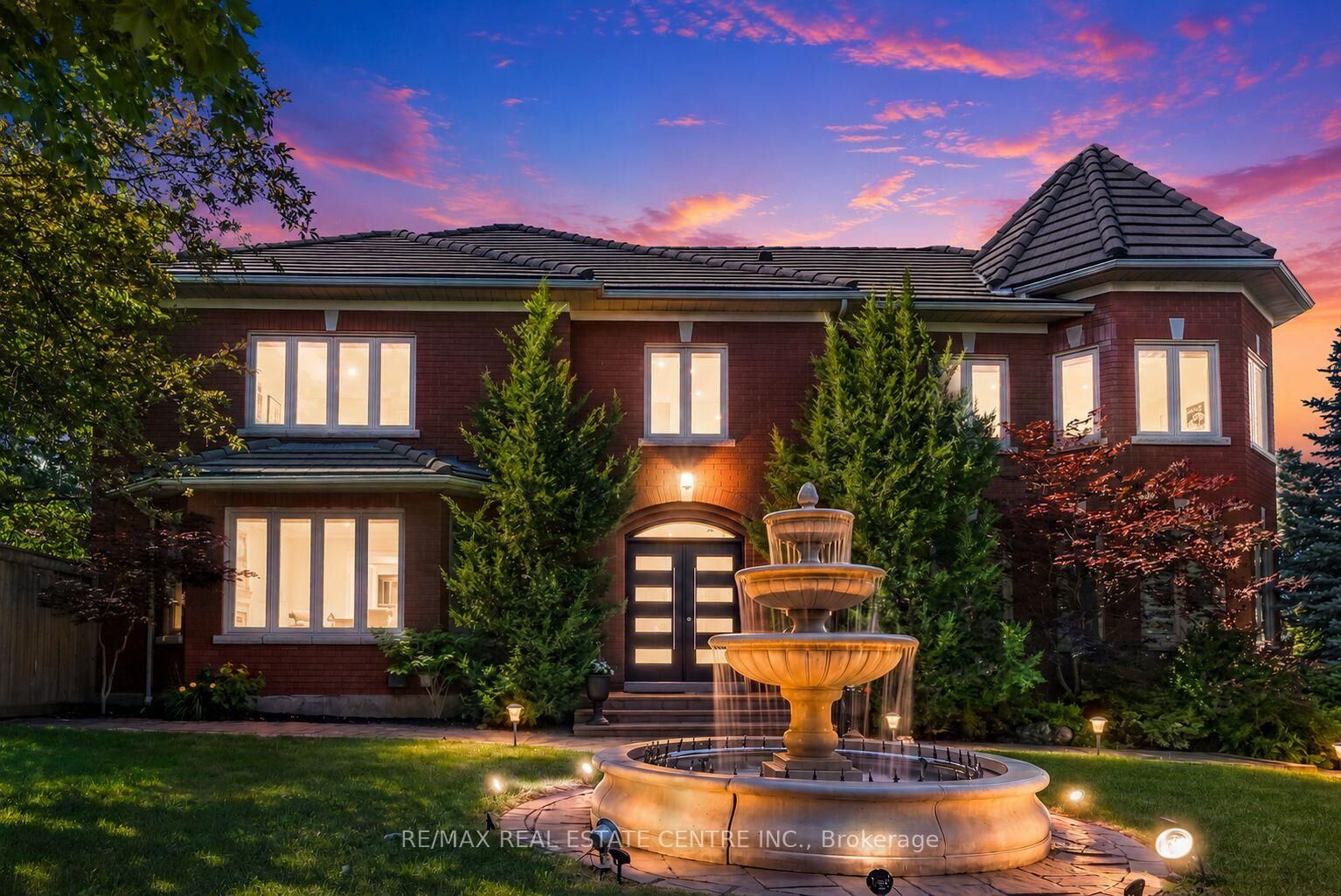 Property Photo: 5078 Frybrook Court ON L5M 5A8
