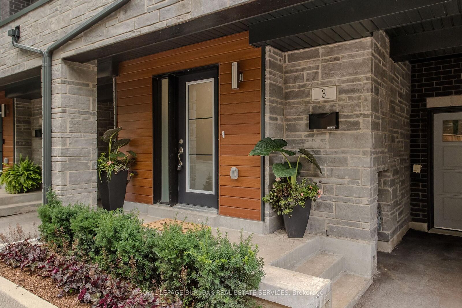 Property Photo: 2071 Ghent Avenue 3 ON L7R 1Y4