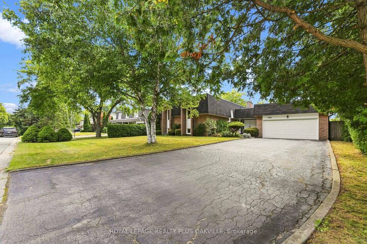 Property Photo: 244 Willowridge Court ON L6L 5J2