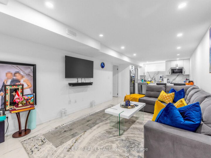 Property Photo:  64 Moreau Trail Lower  ON M1L 4V2 