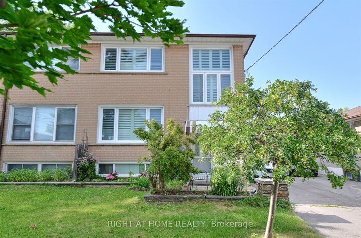 Property Photo: 50 Chalkfarm Drive ON M3L 1L2