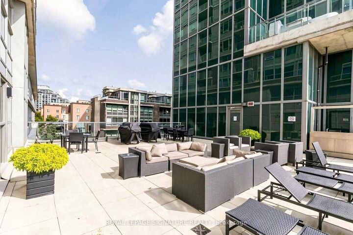 Property Photo:  55 East Liberty Street Ph 06  ON M6K 3P9 