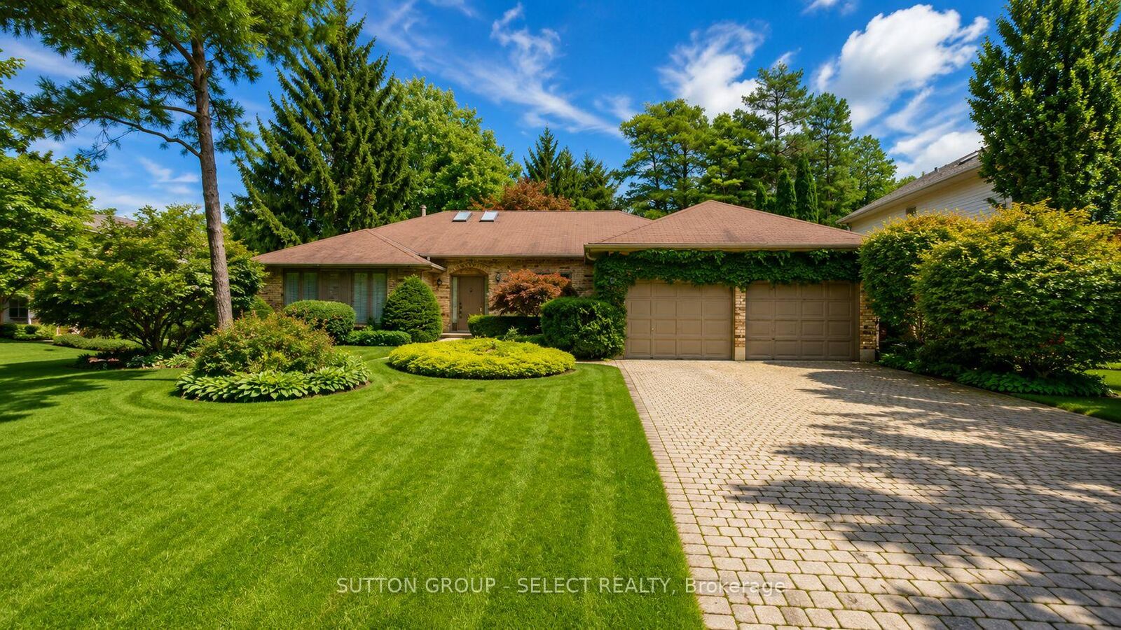 Property Photo: 34 Pine Ridge Drive ON N5X 3G8