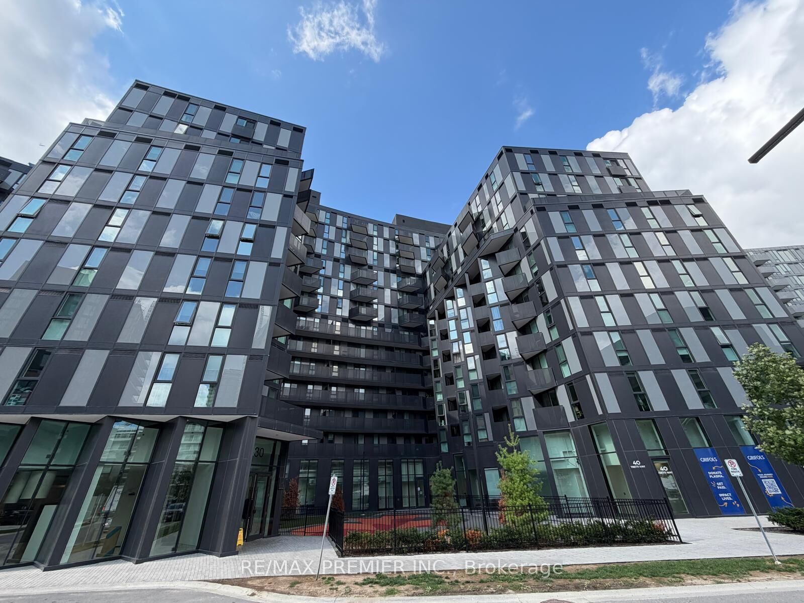 Property Photo:  30 Tretti Way 733  ON M3H 0E3 