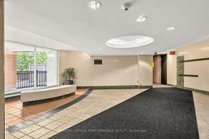 Property Photo: 2000 Jasmine Crescent 1406 ON K1J 8K4
