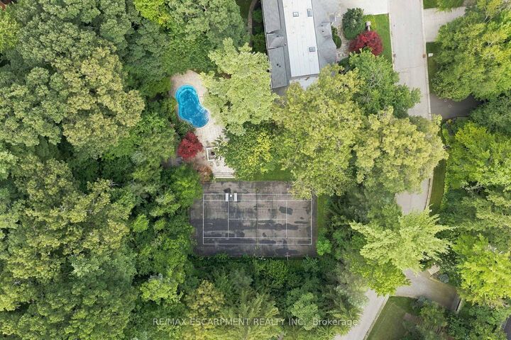 Photo de la propriété:  2035 Heartwood Court  ON L5C 4P7 