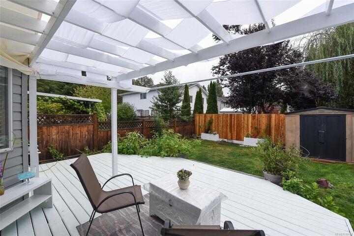 Property Photo: 2284 1st St #B BC V9N 8X8