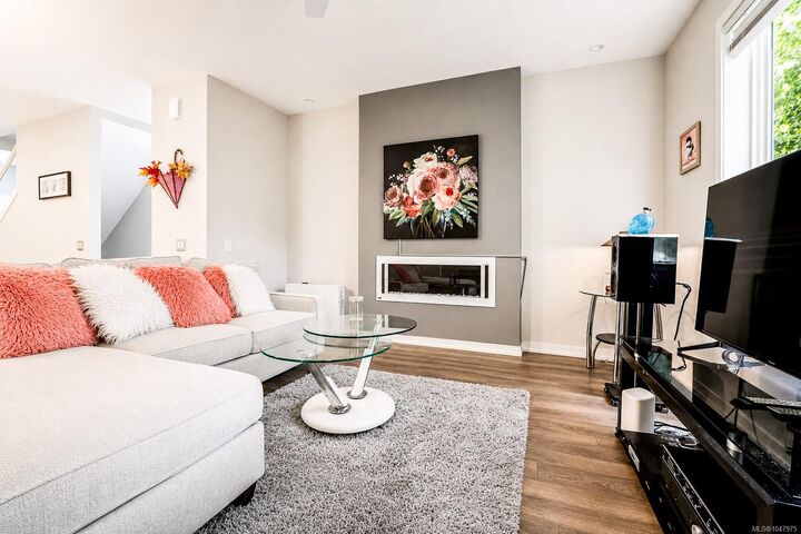Property Photo: 694 Hoylake Ave #112 BC V9B 3P7