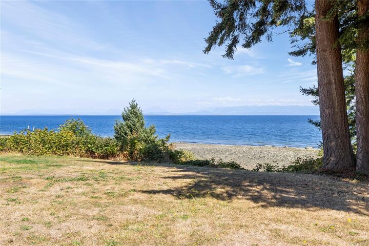 Property Photo: 2310 Seabank Rd BC V9J 1Y2