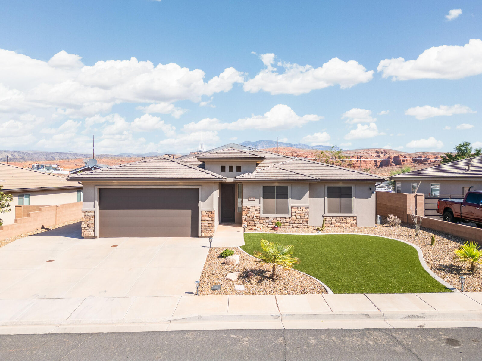 Property Photo: 533 E Sun Dusk Ln UT 84780