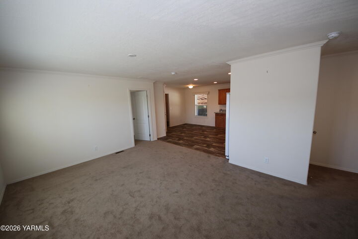 Property Photo: 802 N 40th Ave WA 98908