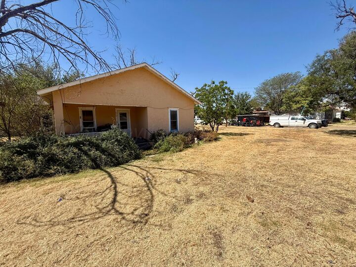 Property Photo: 519 W 7th Street TX 79226