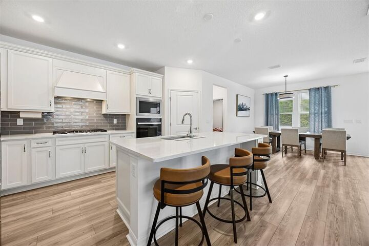 Property Photo: 514 Hawthorn Park Circle FL 32097