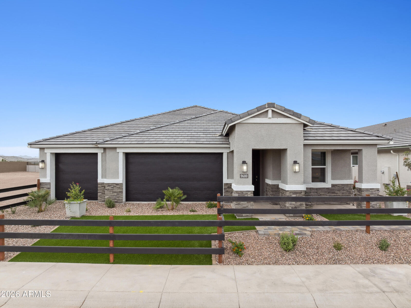 Property Photo: 2704 W Sentiero Avenue AZ 85120