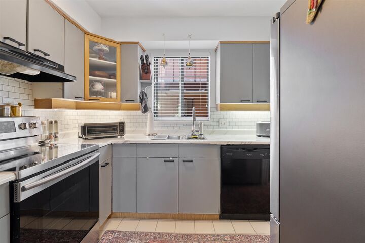 Property Photo:  988 W 16th Avenue 203  BC V5Z 1T2 