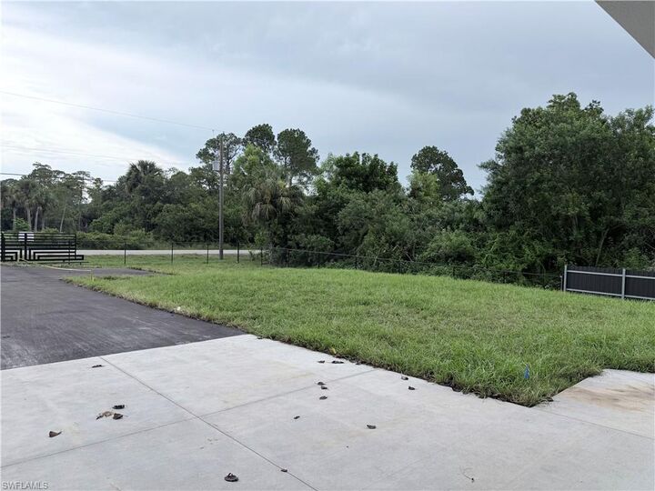Property Photo:  472 12th St NE  FL 34120 