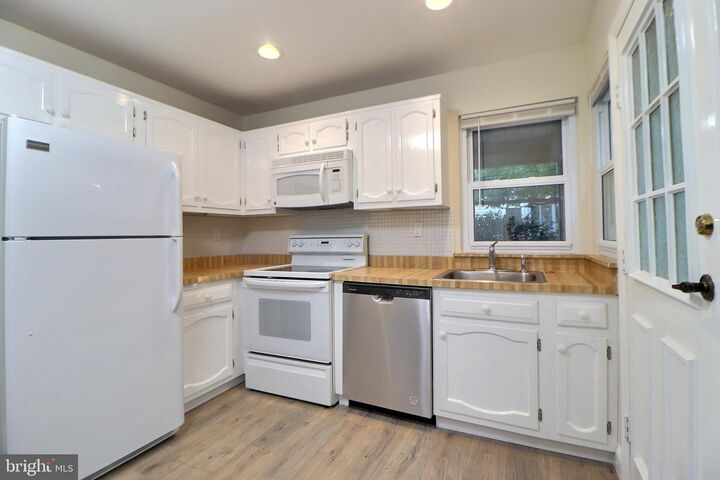 Property Photo:  10 Stamford Place  NJ 08088 