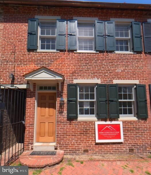 Property Photo: 303 Queen Street VA 22314