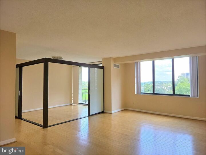 Property Photo: 5225 Pooks Hill Road 519N MD 20814