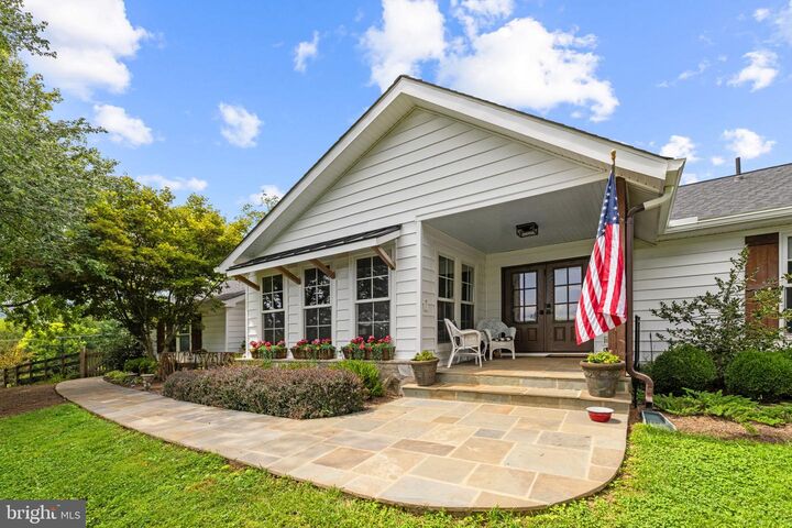 Property Photo: 34994 Williams Gap Road VA 20141