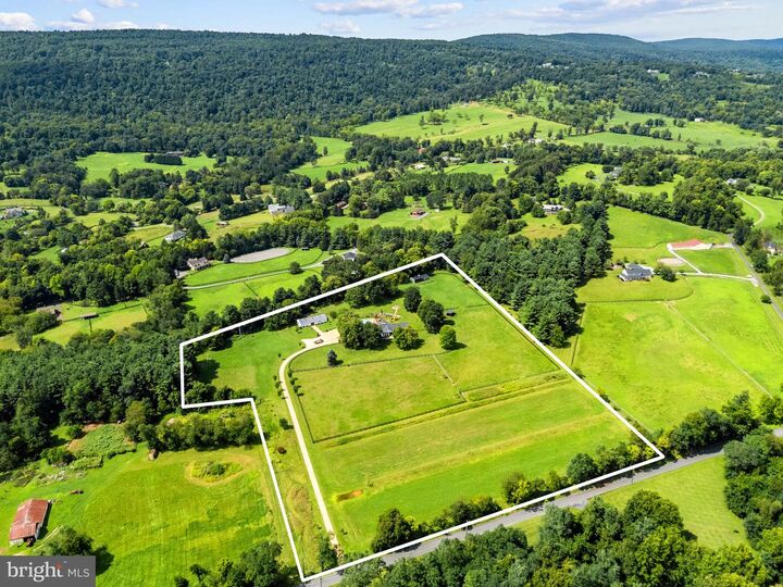 Property Photo:  34994 Williams Gap Road  VA 20141 