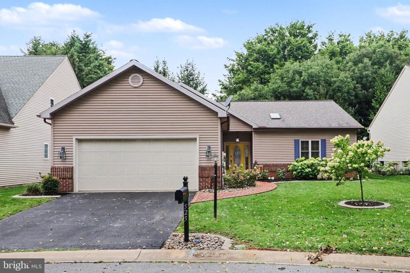 Property Photo: 525 Waterside Circle PA 17042