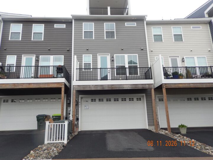 Property Photo: 871 Arboleda Dr VA 22932