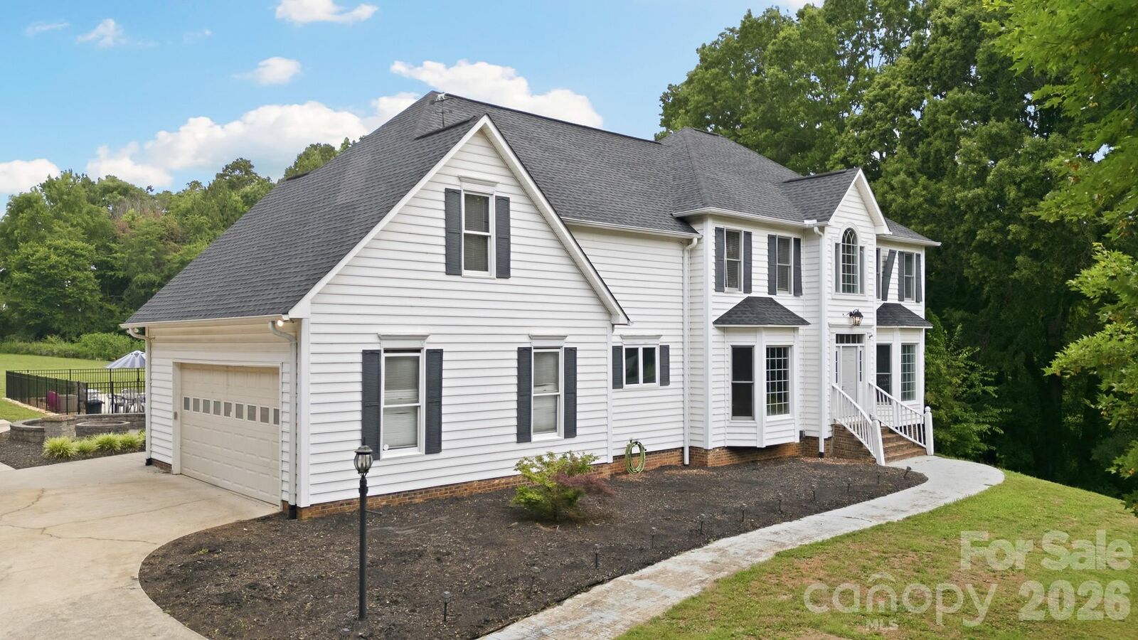 Property Photo: 825 Timberlane Trail NC 28147