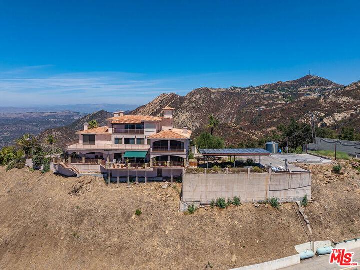Property Photo:  140 Valle Lindo St  CA 90265 