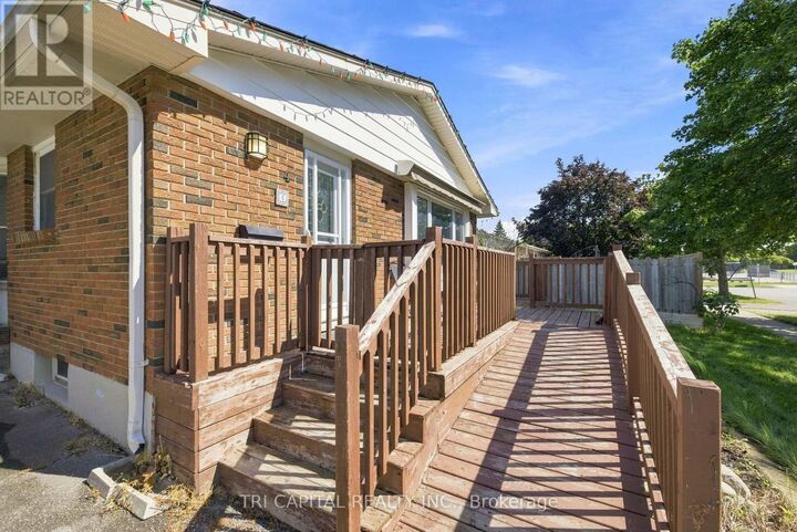 Property Photo:  4 Harding Crescent  ON N6E 1G3 