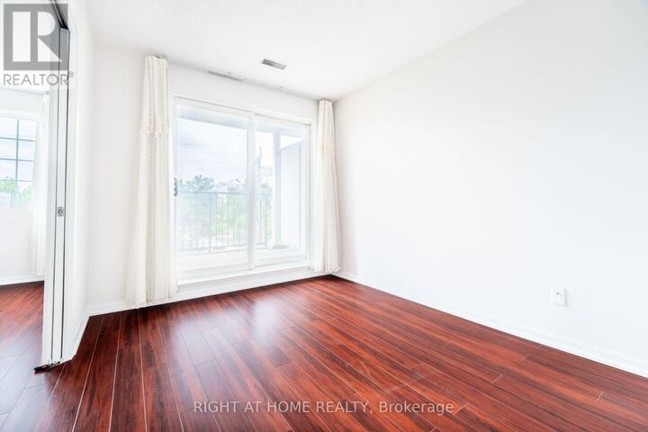Property Photo:  220 Grandview Way  ON M2N 6V3 